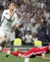  拜仁铁卫乌龙送礼，到手三分变一分引舆论哗然  