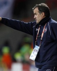  利兹联贝尔萨辞职，英媒曝更衣室内乱  